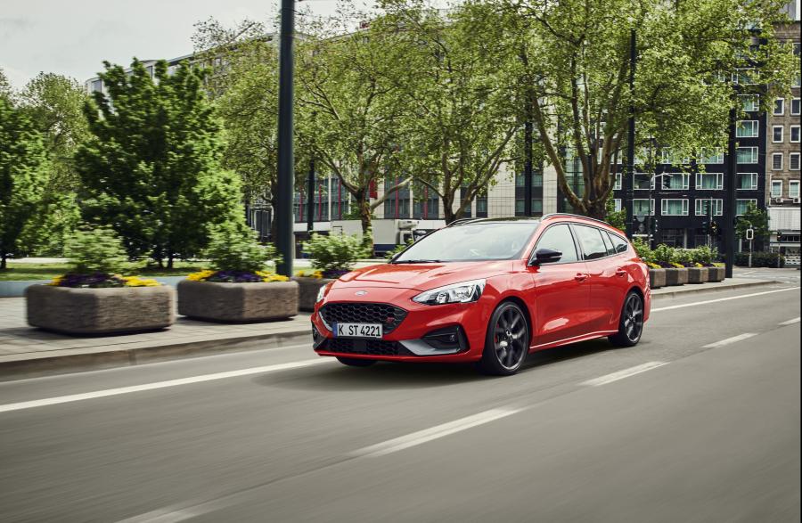  Ford Focus ST Estate 2019 года  (WW) (фото 28 из 40)
